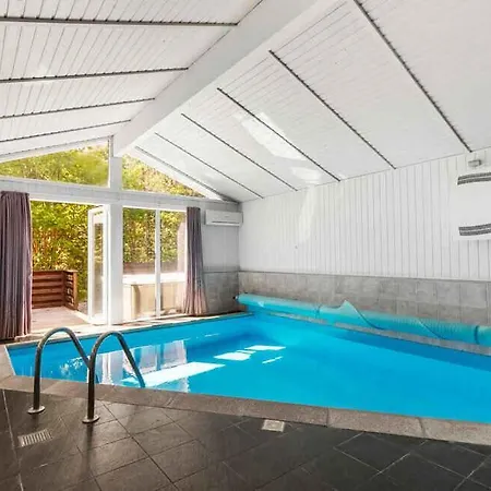 With Pool In Scenic Surroundings Casa vacanze *