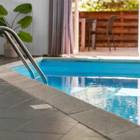 With Pool In Scenic Surroundings Hébergement de vacances *