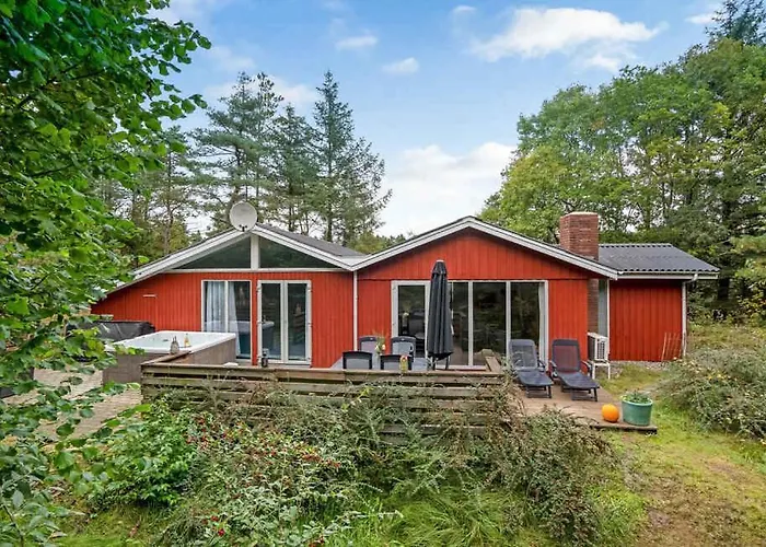 With Pool In Scenic Surroundings Nyaraló