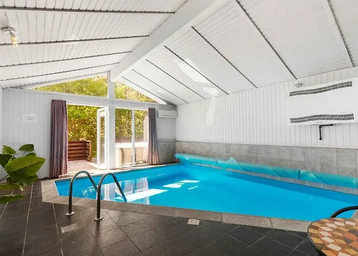 With Pool In Scenic Surroundings Casa vacanze *