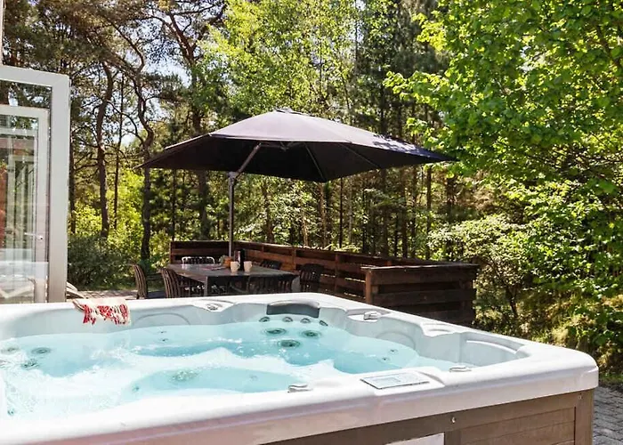 With Pool In Scenic Surroundings Hébergement de vacances