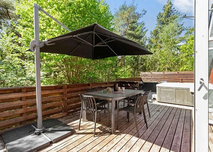 With Pool In Scenic Surroundings Hébergement de vacances *